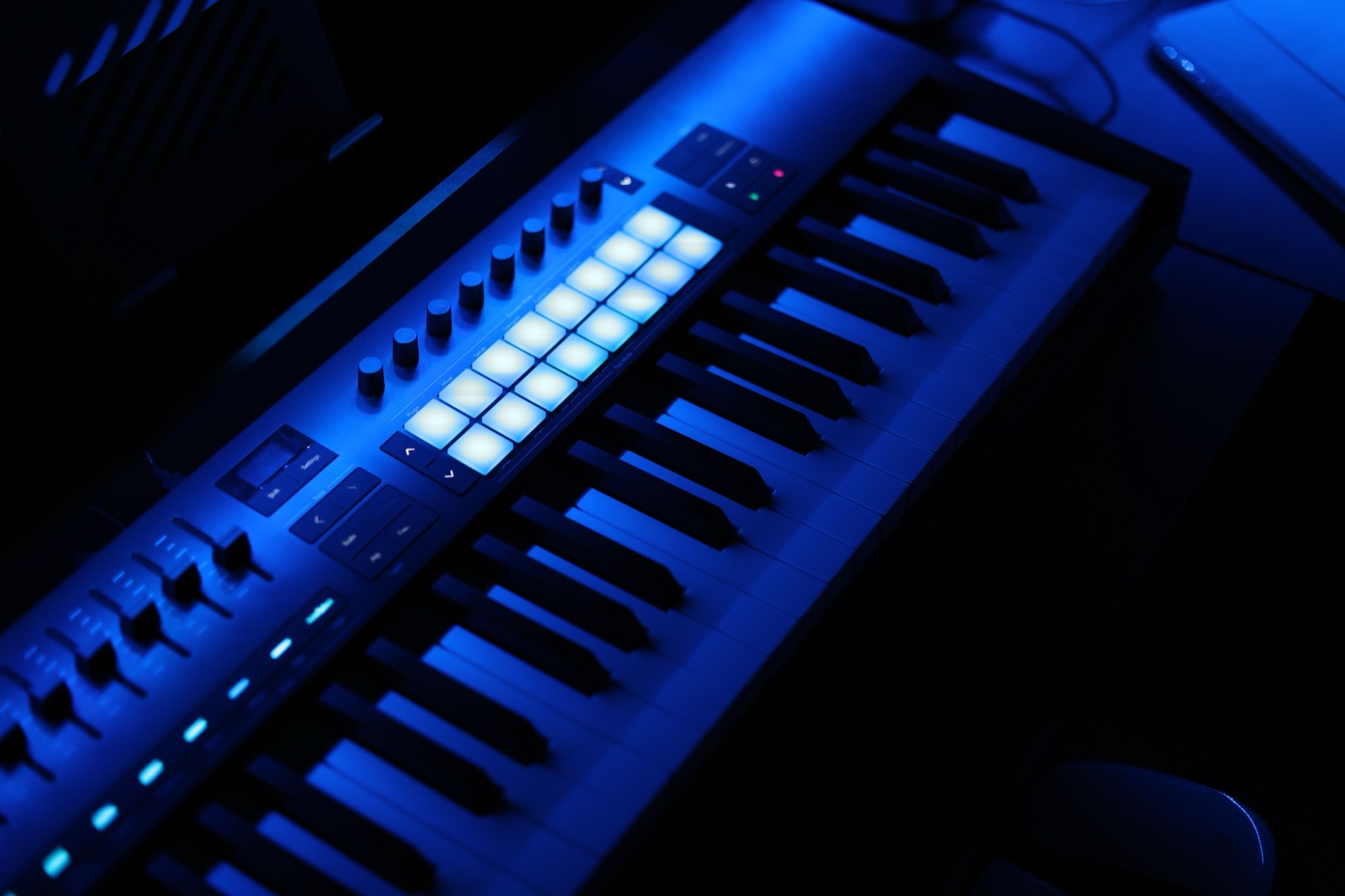 Illuminated synthesizer pads and knobs